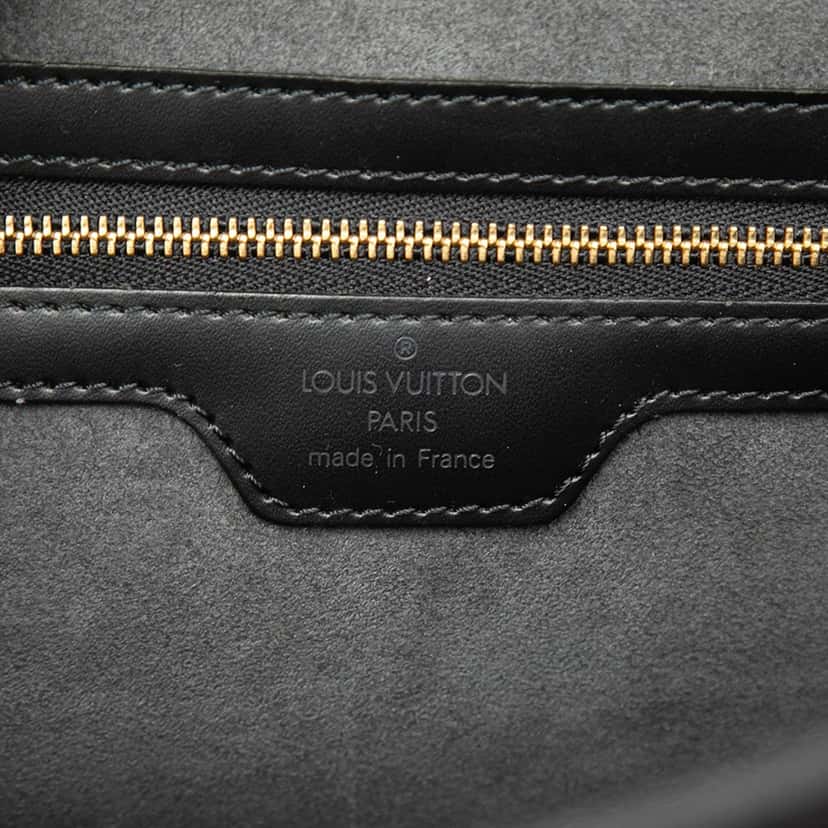 Louis Vuitton Epi Lussac Black Leather Very good condition - Box View