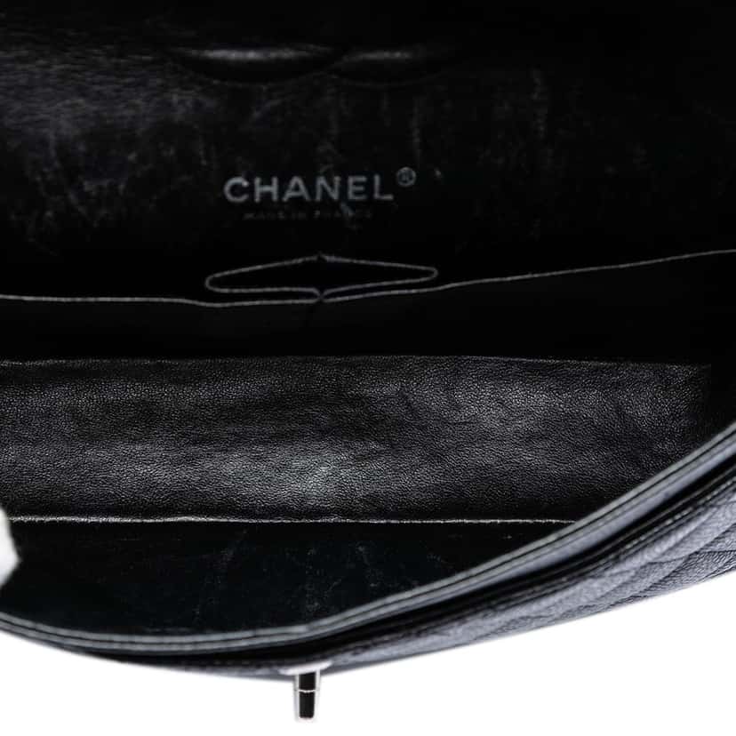 Chanel Medium Classic Caviar Double Flap Black Leather Very good condition - Model View