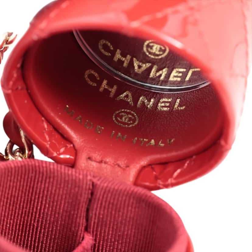 Chanel CC Quilted Patent Lipstick Case Red Leather Very good condition - Model View