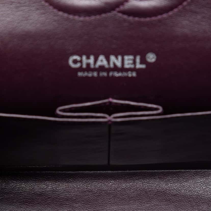 Chanel Medium Classic Lambskin Double Flap Purple Leather Very good condition - Model View