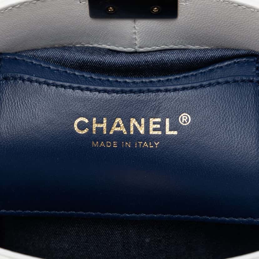 Chanel CC Lambskin Elegant Chain Vanity Case White Leather Very good condition - Box View