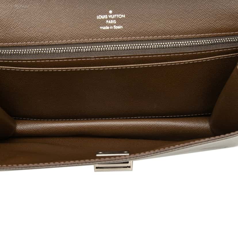 Louis Vuitton Taiga Selenga Brown Leather Very good condition - Model View