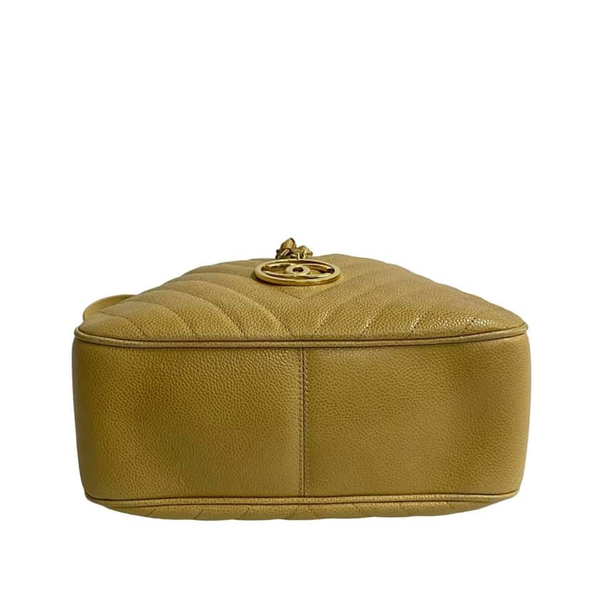 Chanel CC Chevron Caviar Vanity Case with Chain Beige Leather Very good condition - Model View