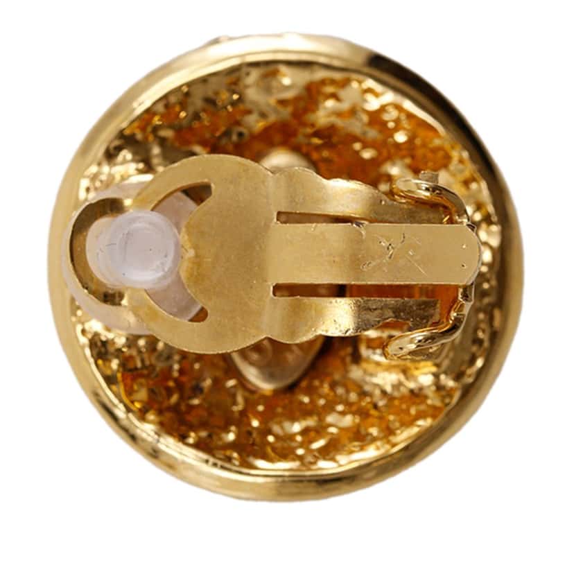 Chanel CC Gold Plated Round Clip On Earrings Gold Metal Very good condition - Model View
