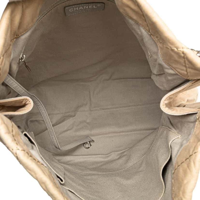 Chanel Iridescent Calfskin Sea Hit Tote Beige Leather Very good condition - Model View