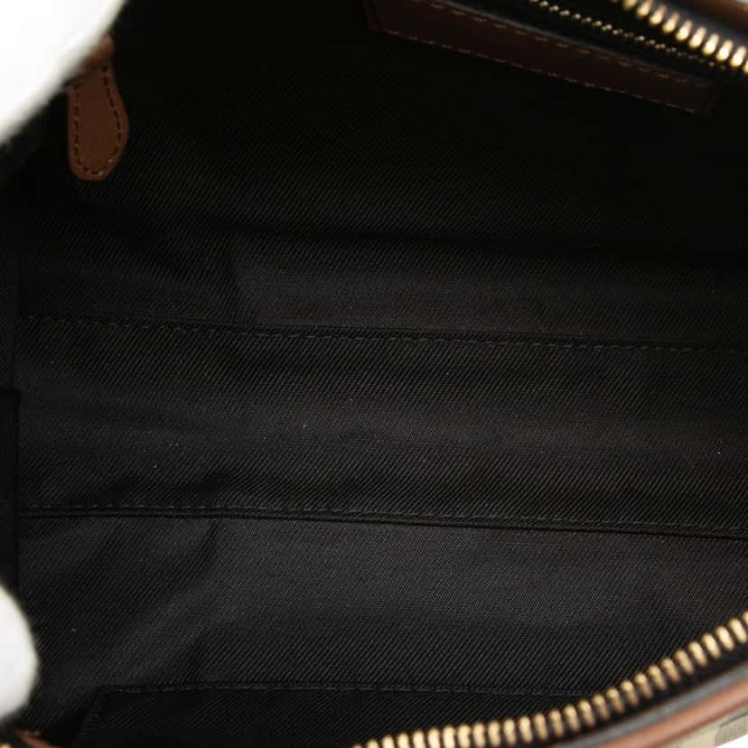 Burberry Haymarket Check Canvas Chichester Crossbody Beige Very good condition - Model View