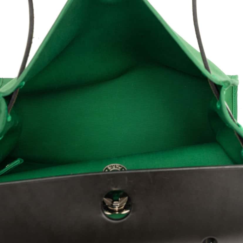 Hermès Toile Herbag Zip 31 Green Very good condition - Model View