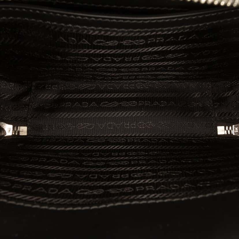 Prada Saffiano Brique Crossbody Black Leather Very good condition - Model View