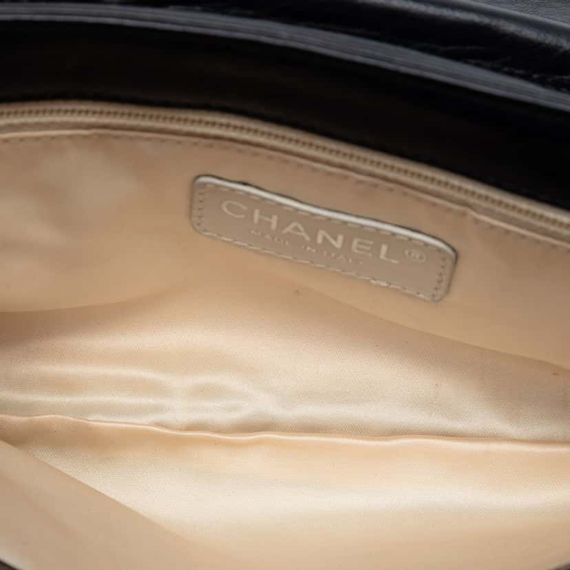 Chanel Quilted Lambskin Reissue East West Flap Black Leather Very good condition - Model View