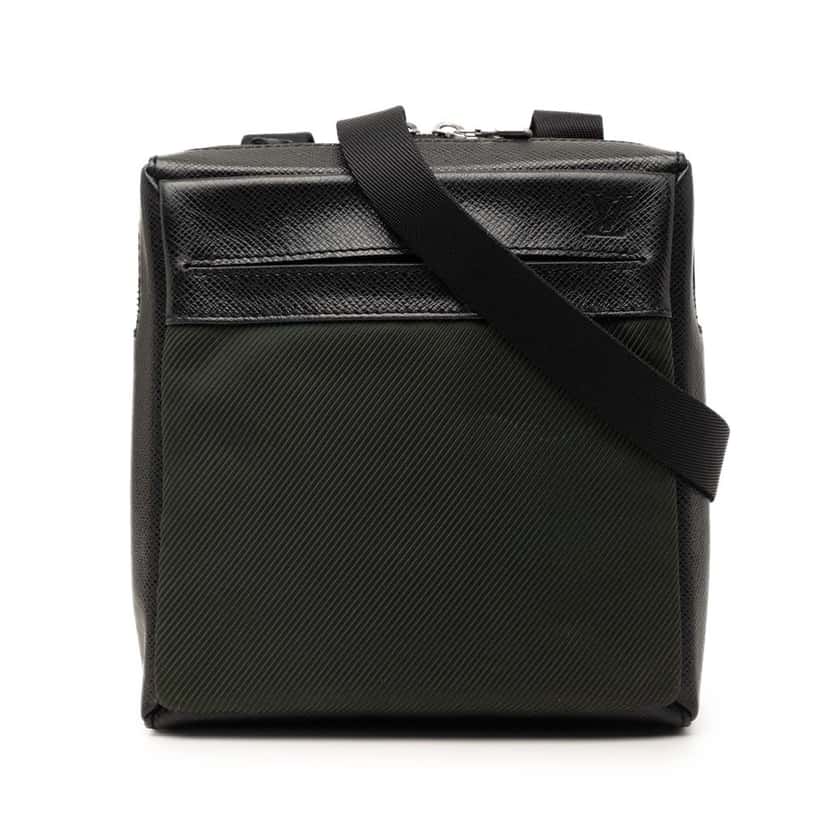 Louis Vuitton Taiga Sayan Green Leather Very good condition - Front View