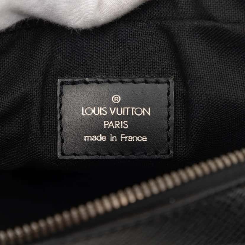 Louis Vuitton Taiga Sayan Green Leather Very good condition - Box View