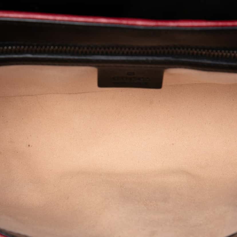 Gucci Medium GG Marmont Bicolor Matelasse Diagonal Leather Torchon Shoulder Bag Black Leather Very good condition - Model View