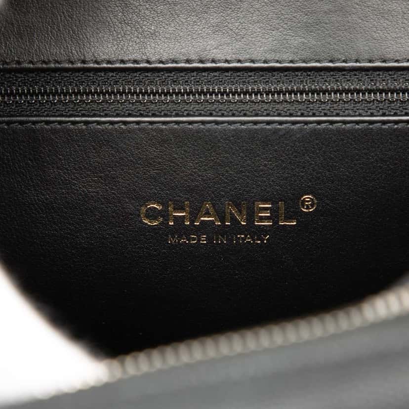 Chanel Medium Caviar CC Filigree Vanity Case Black Leather Very good condition - Box View