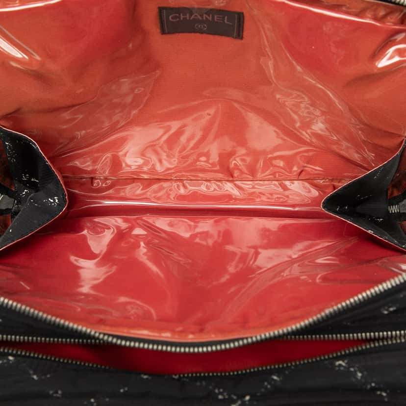 Chanel Old Travel Line Nylon Handbag Black Very good condition - Model View