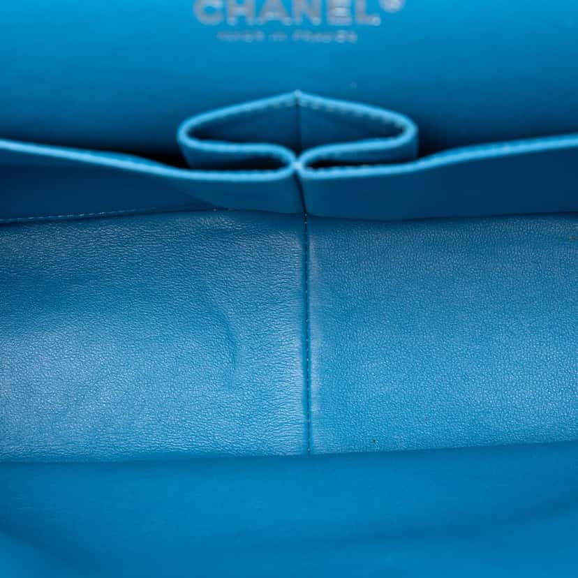 Chanel Jumbo Classic Caviar Double Flap Blue Leather Very good condition - Model View
