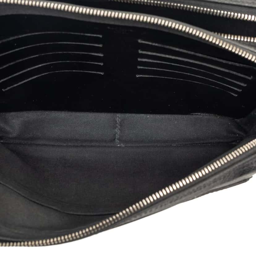 Louis Vuitton Taiga Neo Pavel Clutch Black Leather Very good condition - Model View
