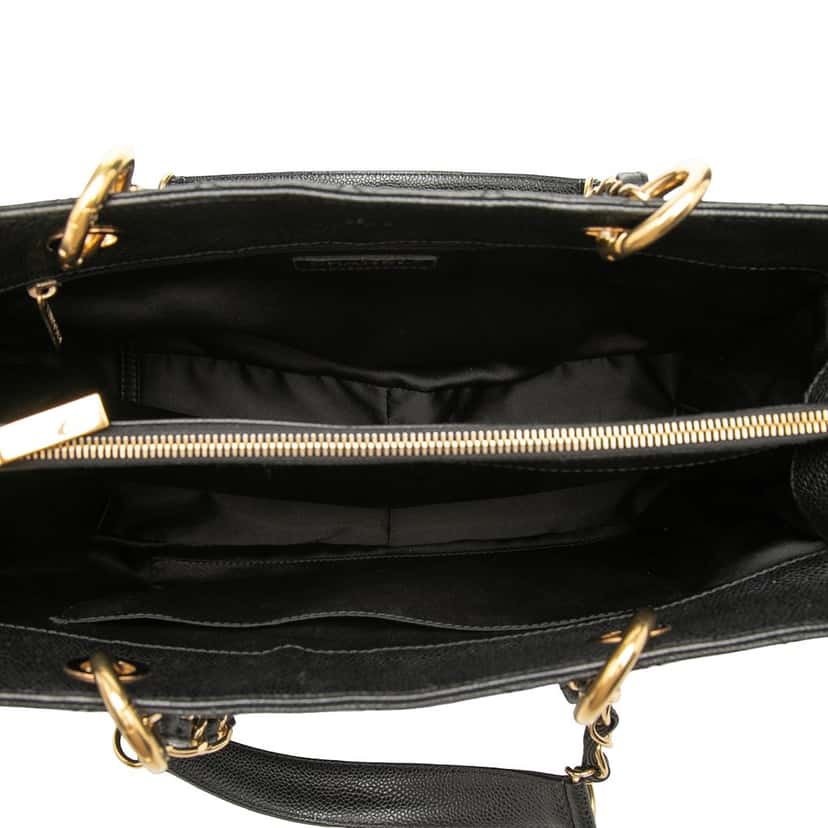 Chanel Caviar Grand Shopping Tote Black Leather Very good condition - Model View