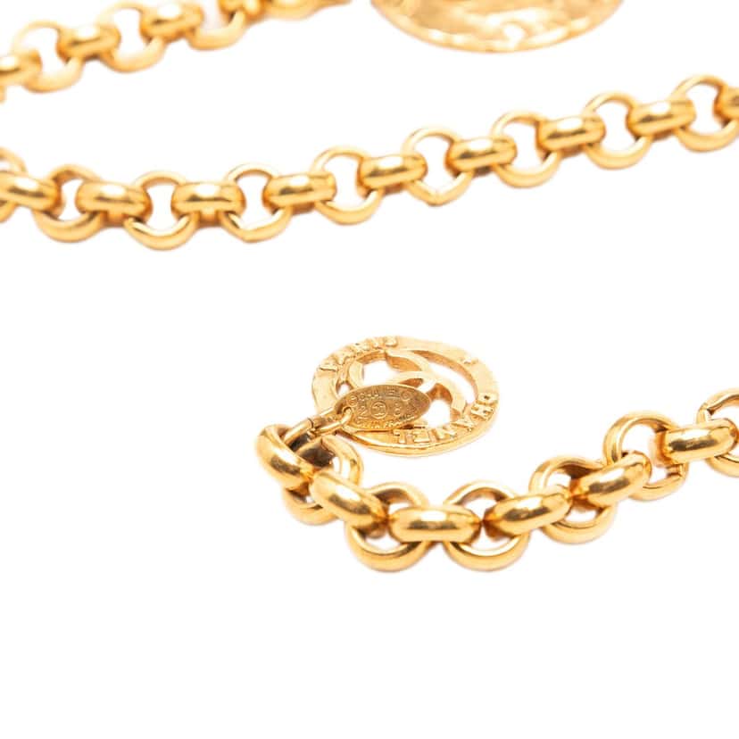 Chanel CC Gold Plated Medallion Chain Belt Gold Metal Very good condition - Model View