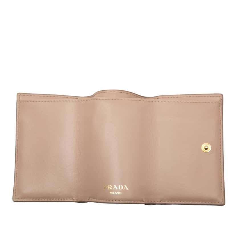 Prada Vitello Move Trifold Wallet Beige Leather Very good condition - Model View