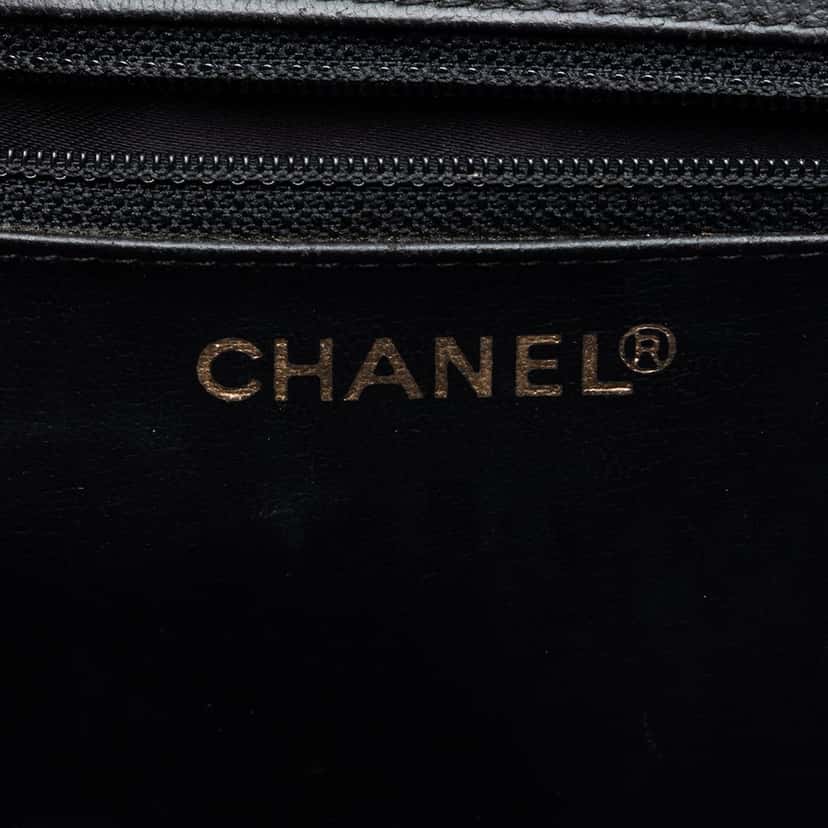 Chanel CC Caviar Turnlock Vanity Bag Black Leather Very good condition - Box View