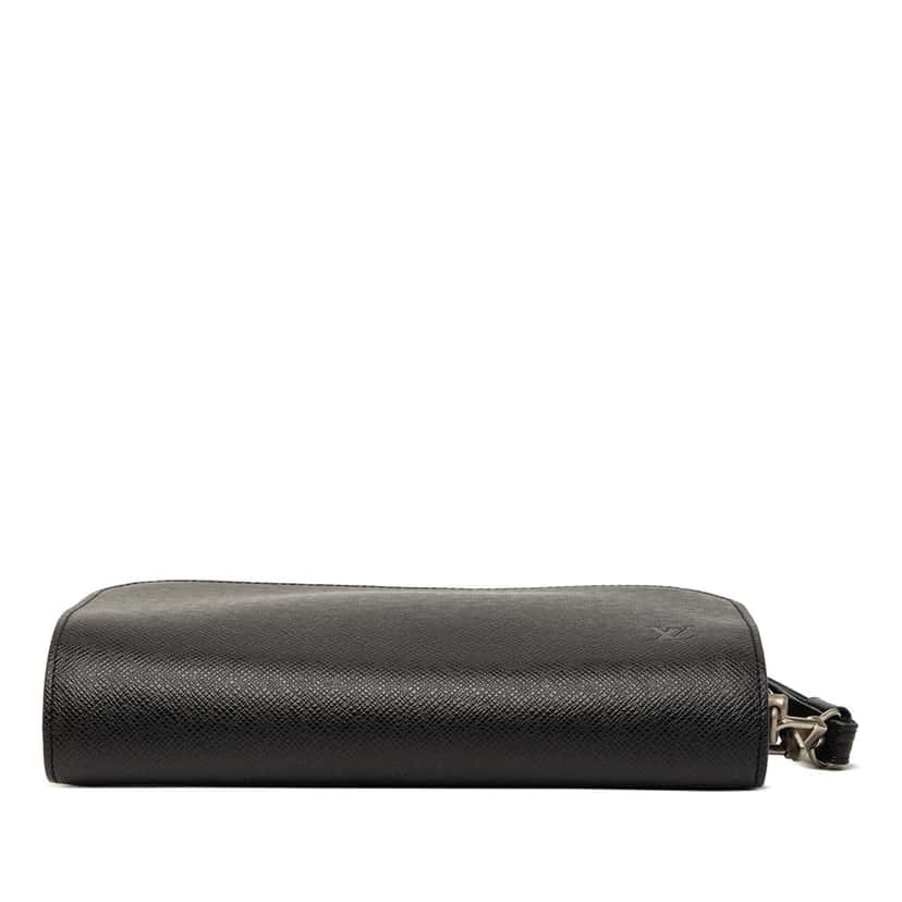 Louis Vuitton Taiga Pochette Baikal Black Leather Very good condition - Inside View