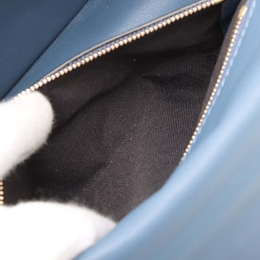 Fendi Small FF Nappa Embossed Chain Midi Baguette Blue Leather Very good condition - Box View
