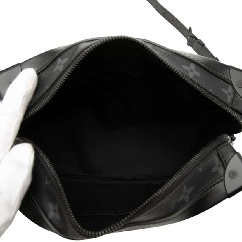 Louis Vuitton Monogram Eclipse Soft Trunk Black Very good condition - Model View
