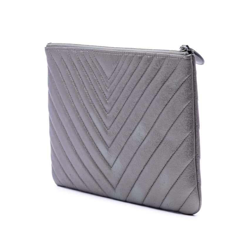 Chanel Medium Chevron Metallic Calfskin O Case Clutch Other Leather Very good condition - Back View