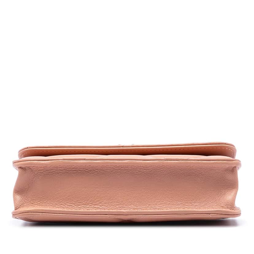 Chanel Quilted Lambskin 19 Clutch with Chain Pink Leather Very good condition - Inside View