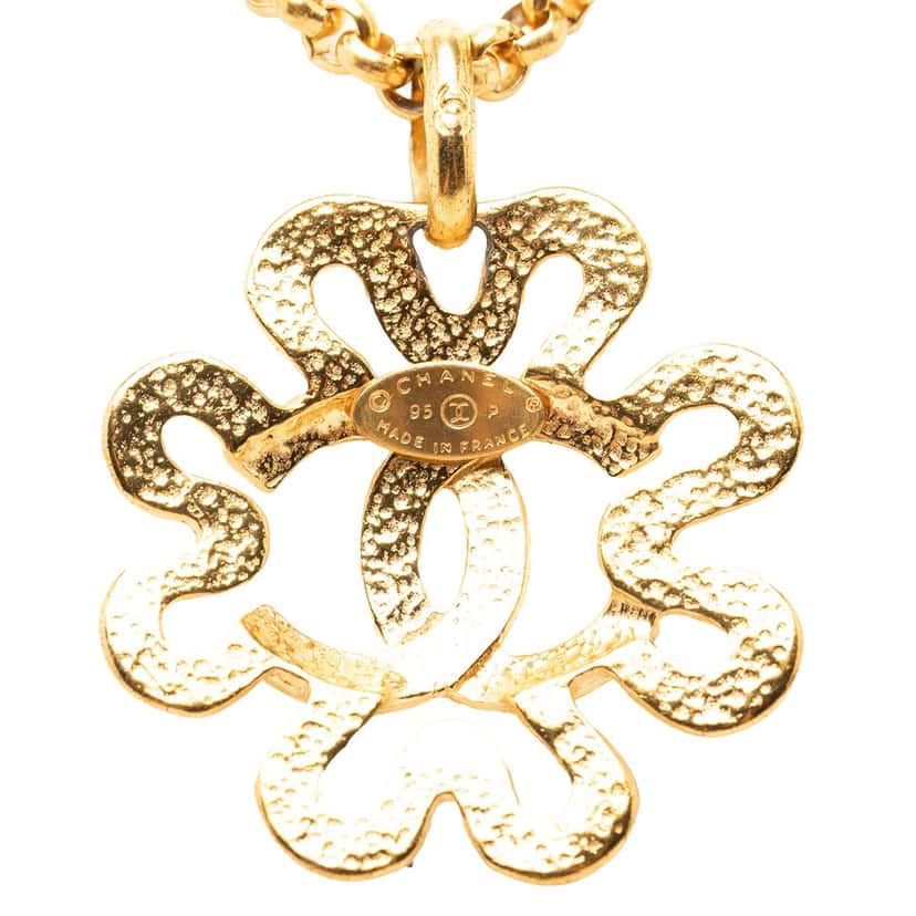 Chanel CC Gold Plated Flower Pendant Necklace Gold Metal Very good condition - Inside View