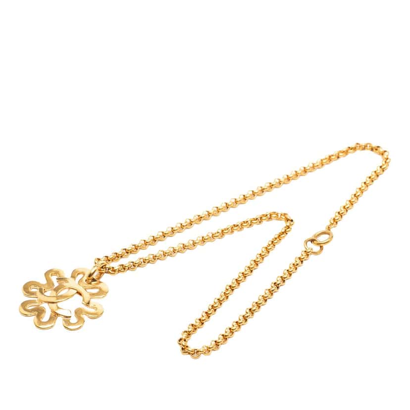 Chanel CC Gold Plated Flower Pendant Necklace Gold Metal Very good condition - Model View