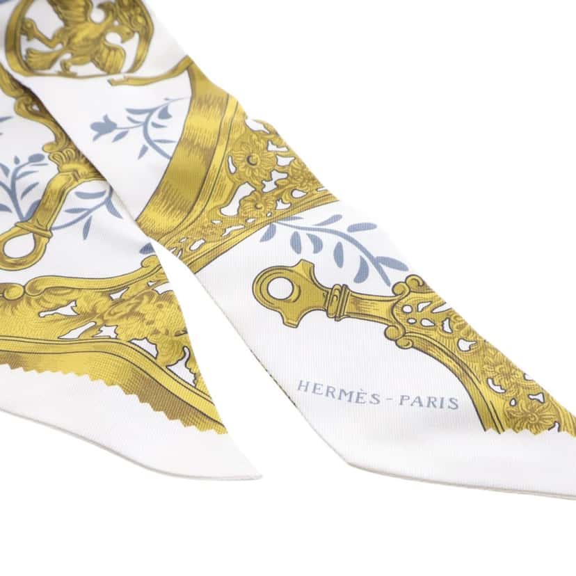 Hermès Etriers Remix Silk Twilly Scarf White Very good condition - Back View