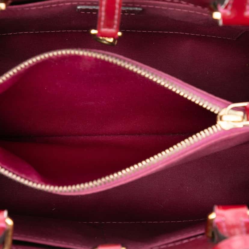 Louis Vuitton Monogram Vernis Montaigne BB Pink Leather Never worn, with tag - Model View