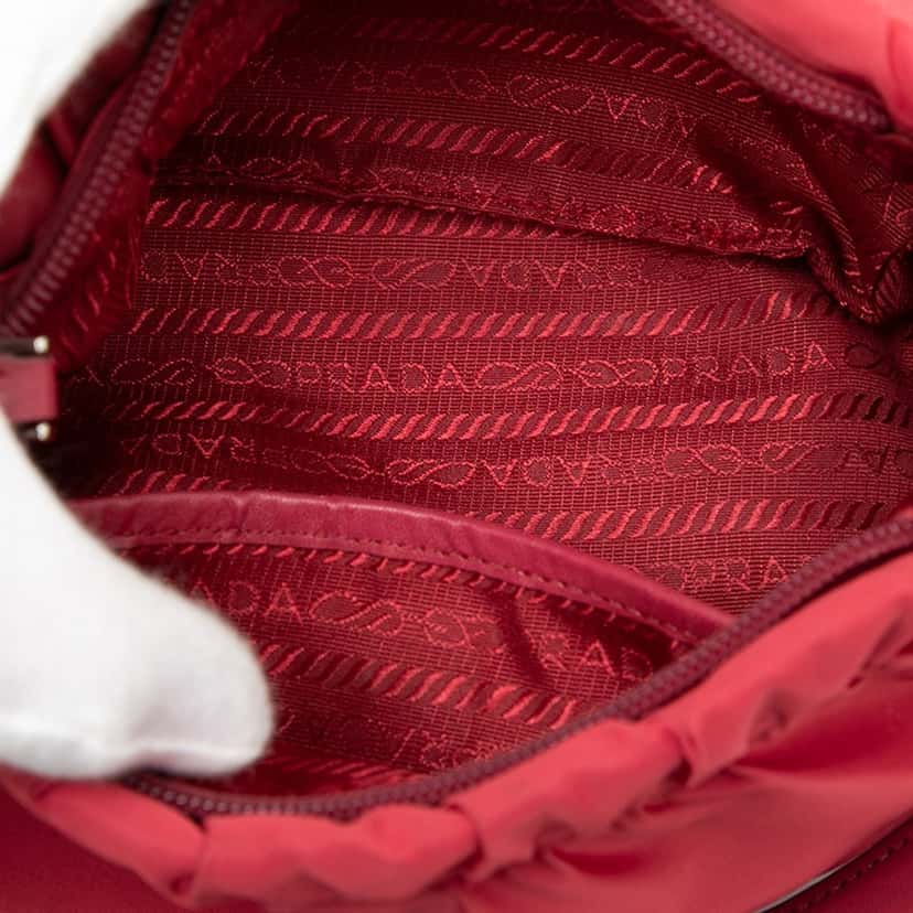 Prada Tessuto Bow Shoulder Bag Red Very good condition - Model View