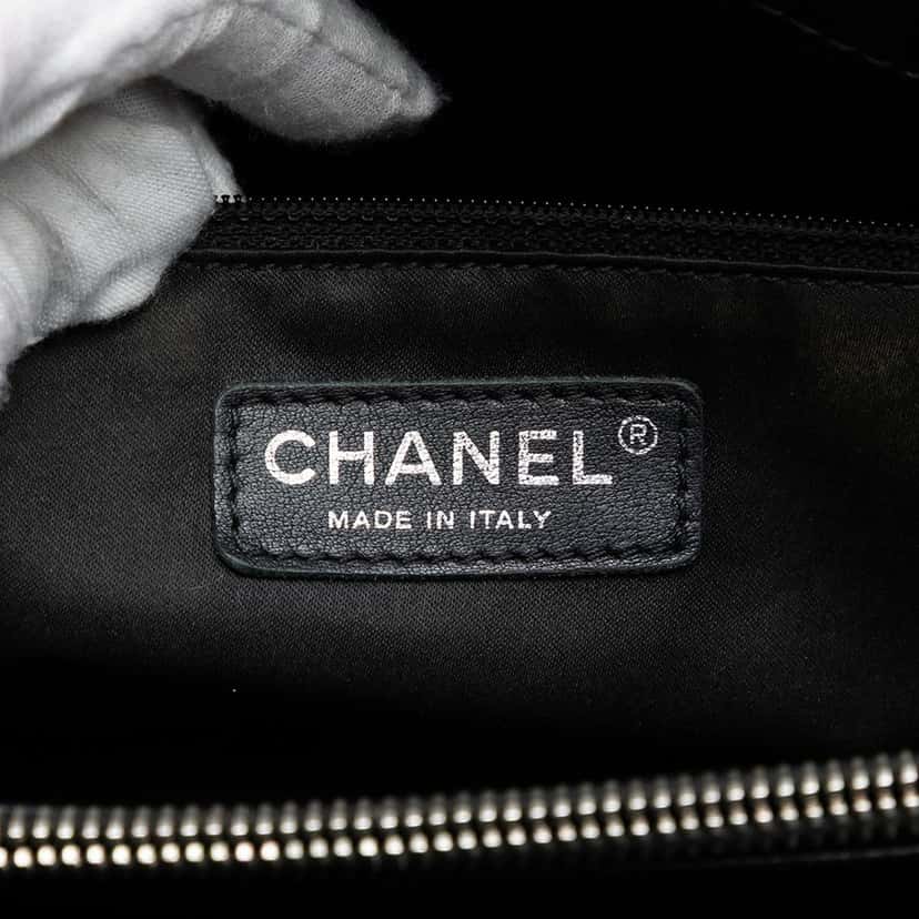 Chanel Caviar Grand Shopping Tote Black Leather Never worn, with tag - Box View