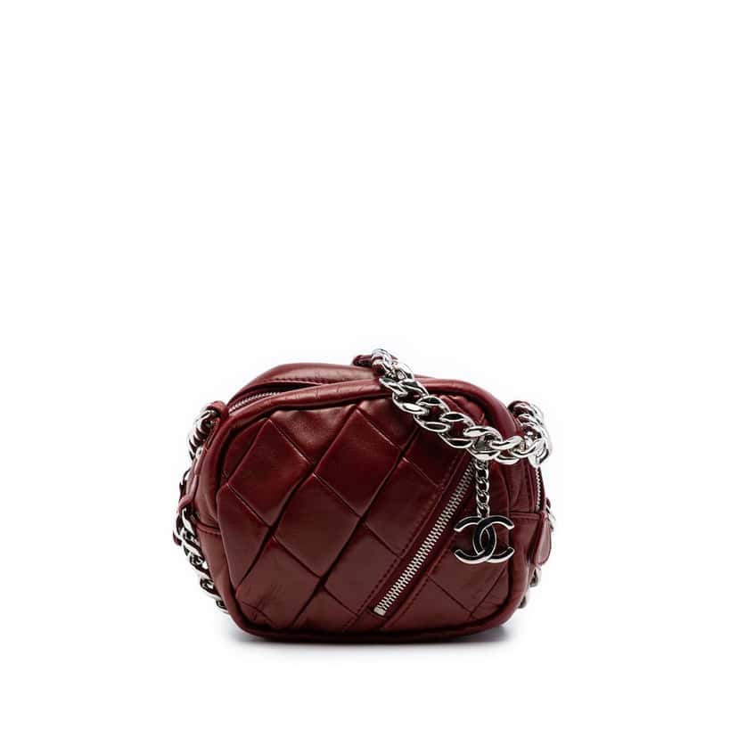 Chanel CC Quilted Lambskin Camera Bag Red Leather Very good condition - Front View