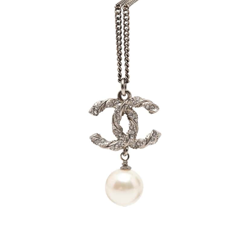 Chanel Brass Faux Pearl and Strass Twisted CC Pendant Necklace Silver Metal Very good condition - Front View