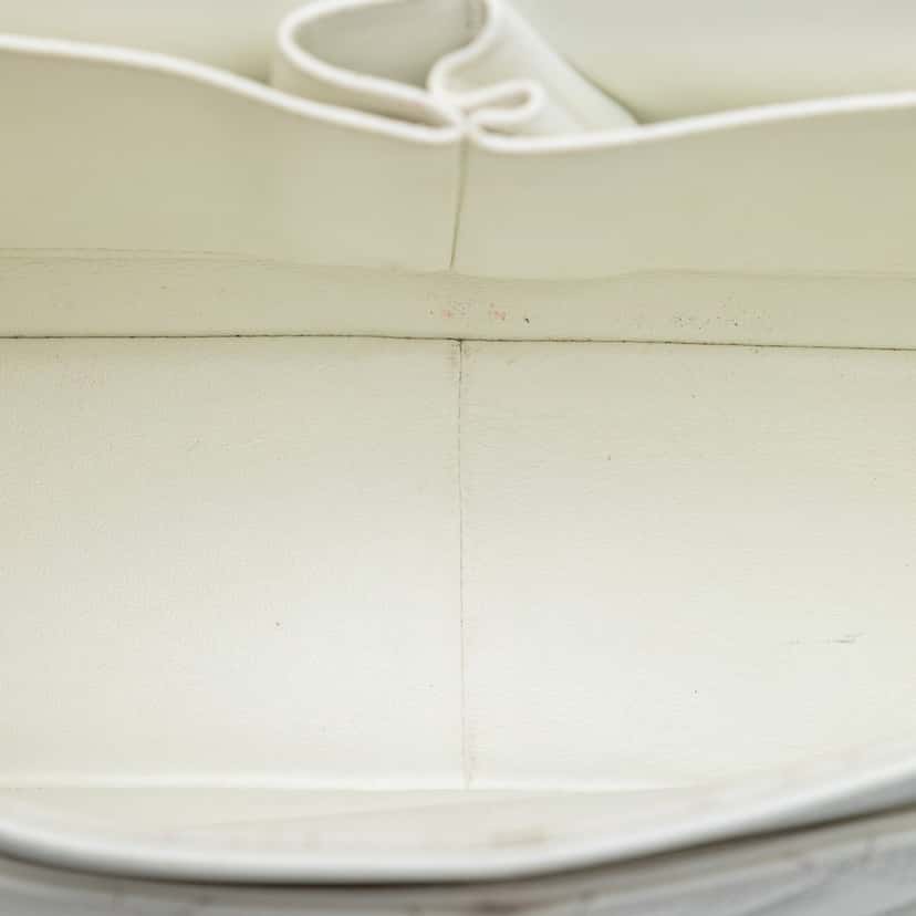 Chanel Jumbo Classic Caviar Double Flap White Leather Very good condition - Model View