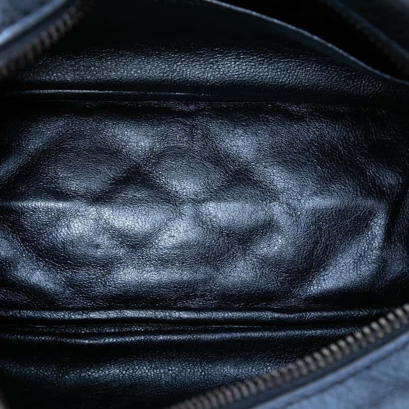 Chanel Small Metallic Quilted Aged Calfskin Reissue Camera Bag Blue Leather Very good condition - Model View