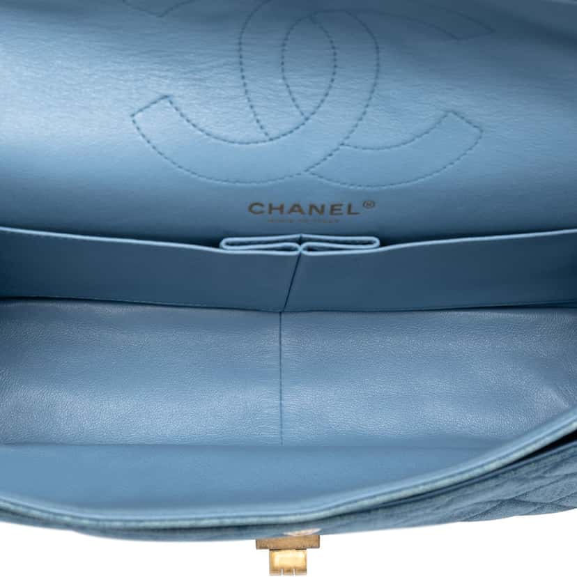 Chanel Quilted Denim Reissue 2.55 Double Flap 226 Blue Very good condition - Model View