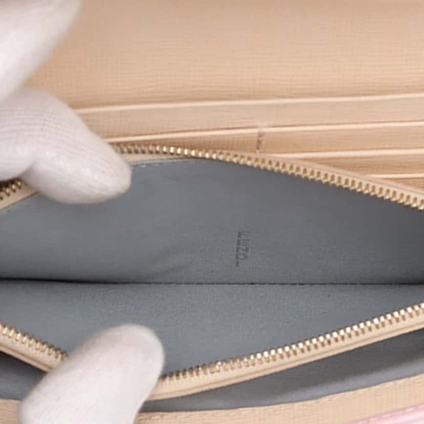 Fendi Studded Leather Monster Eyes Tube Wallet On Chain Pink Leather Very good condition - Model View