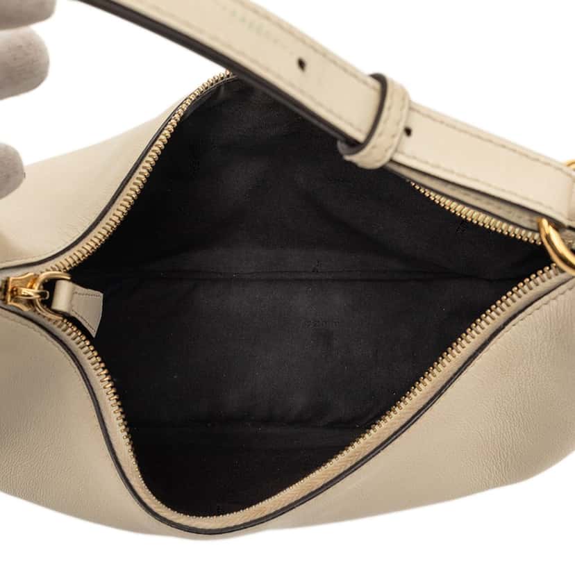 Fendi Small Leather Fendigraphy Hobo Brown Leather Very good condition - Model View