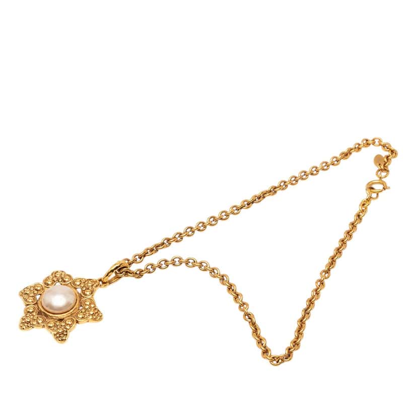 Chanel Gold Plated Faux Pearl 6 Point Star Pendant Necklace Gold Metal Very good condition - Front View