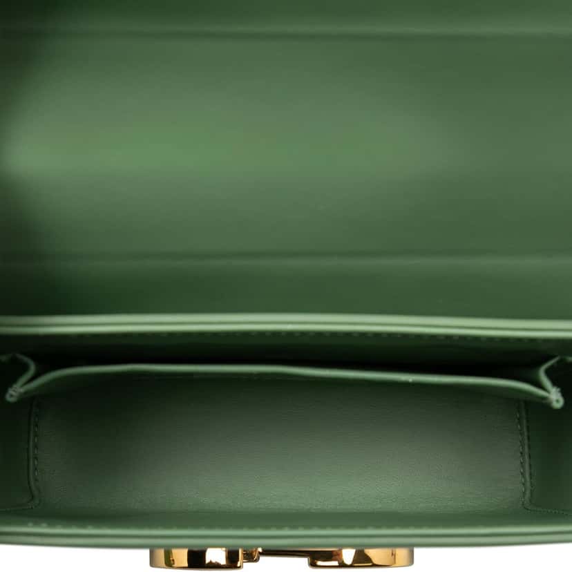 Dior Micro Smooth Calfskin 30 Montaigne Flap Green Leather Very good condition - Model View