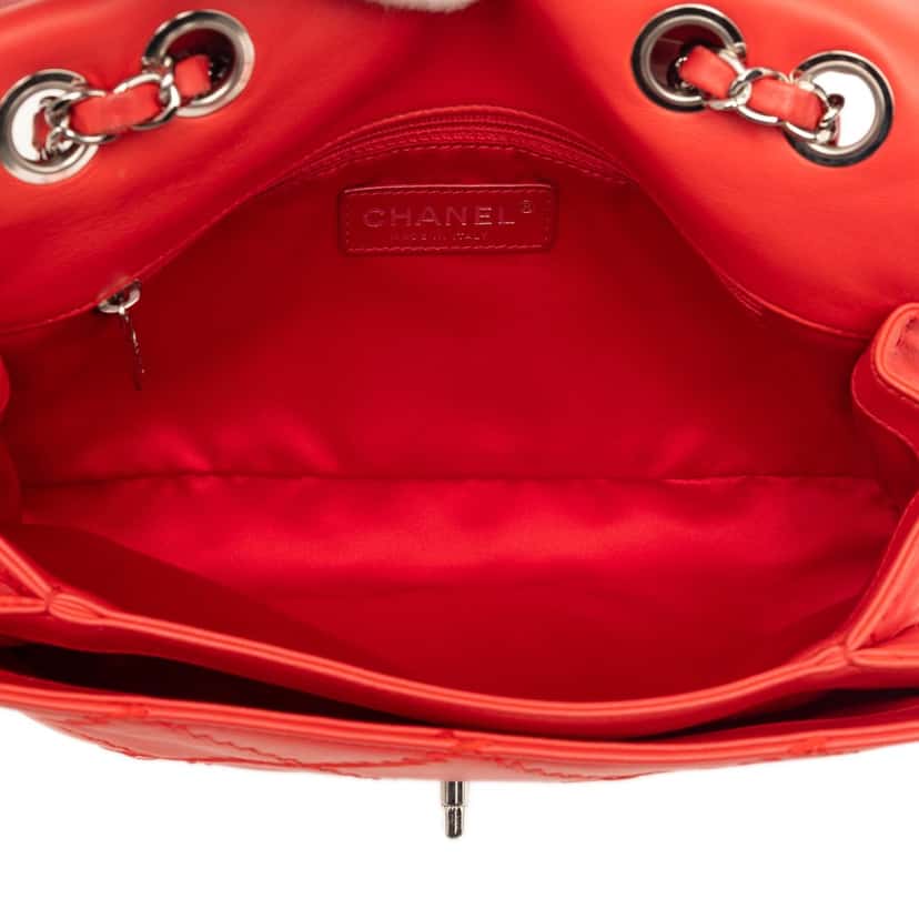 Chanel CC Quilted Lambskin Ultimate Stitch Flap Red Leather Good condition - Model View