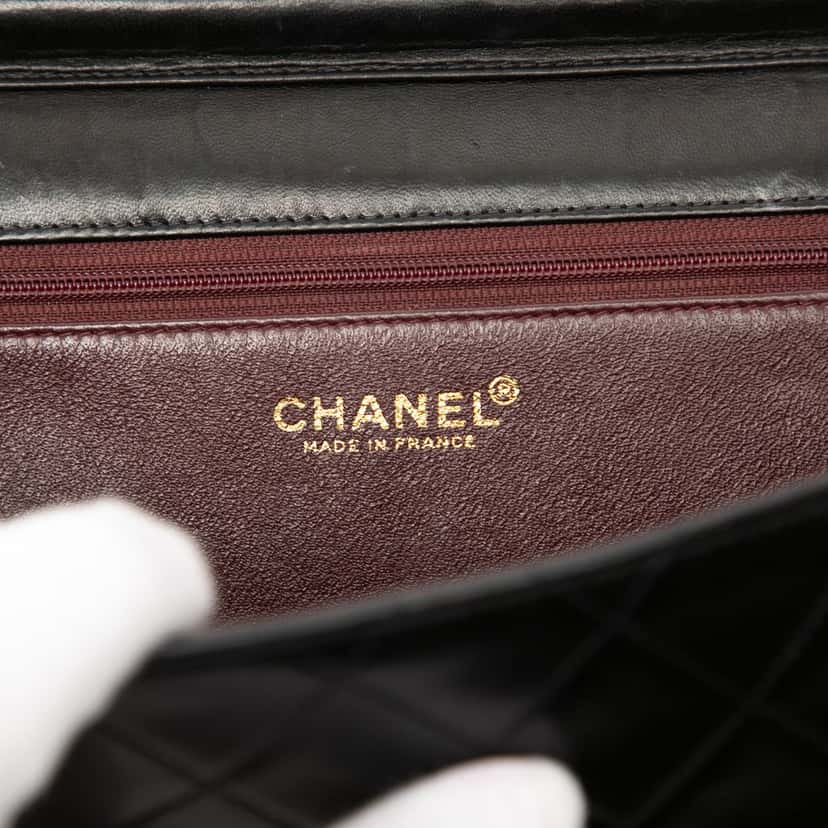 Chanel Medium CC Quilted Lambskin Single Flap Black Leather Very good condition - Box View