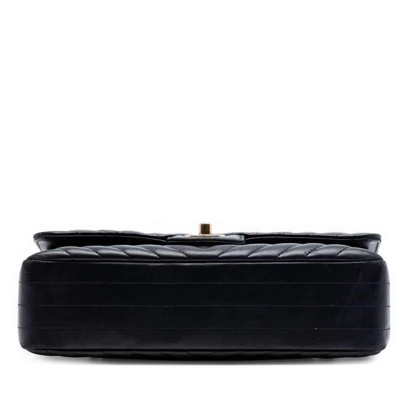 Chanel Medium Classic Chevron Lambskin Double Flap Black Leather Very good condition - Inside View