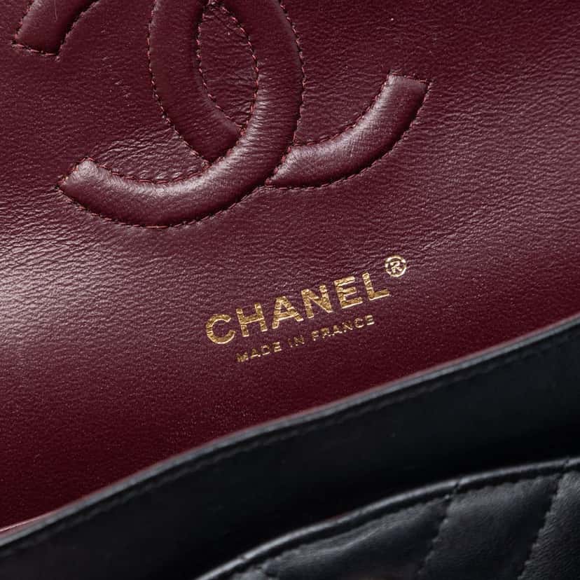 Chanel Medium Classic Chevron Lambskin Double Flap Black Leather Very good condition - Box View