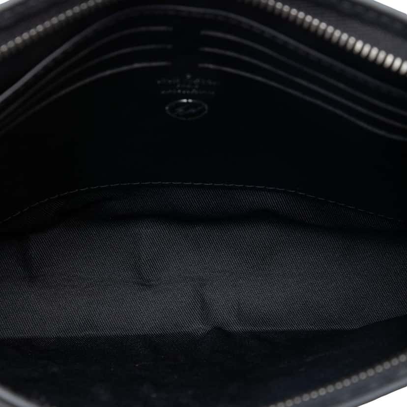 Louis Vuitton Fujiwara Monogram Eclipse Flash Pochette Voyage MM Black Very good condition - Model View