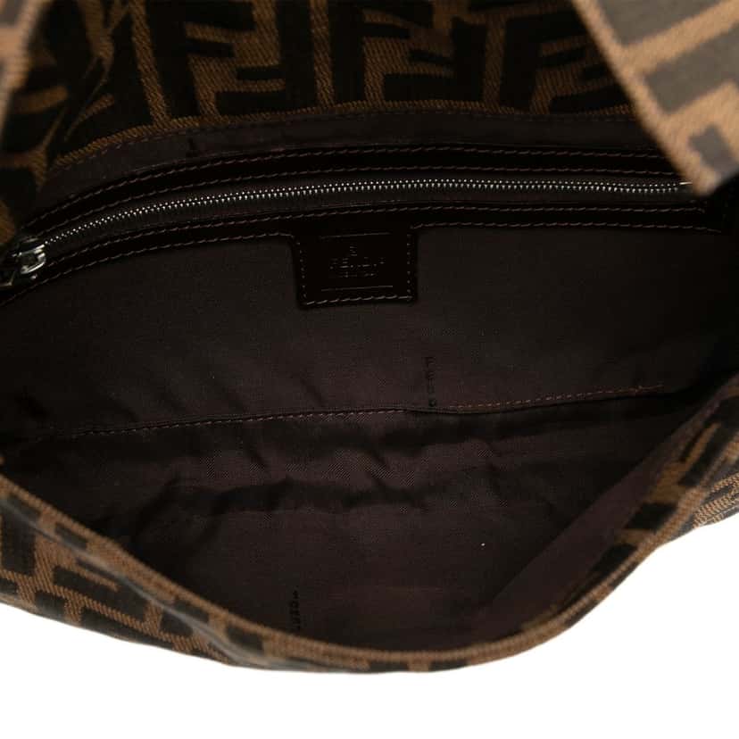 Fendi Zucca Canvas Baguette Brown Very good condition - Model View
